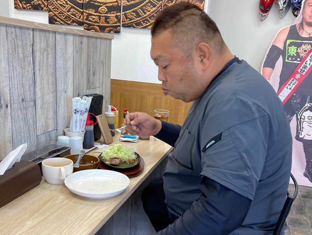 浜亮太さんのインスタグラム写真 - (浜亮太Instagram)「今日はアマチュア野球界の天才スラッガーと前橋【ステーキまさやん】にて本日の御通し！　教育・経営・ダイエット・膝痛について語り合い大いに笑いました！（笑）楽しかった！  #浜亮太 #前橋　#ステーキまさやん　#四十万善之　#天才スラッガー　#ウマ杉晋作　#トンテキ」11月10日 21時13分 - hama.2964