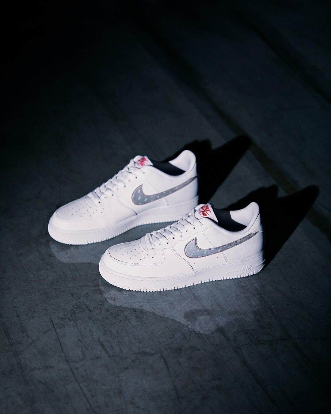FOOTASYLUMさんのインスタグラム写真 - (FOOTASYLUMInstagram)「The @Nikesportswear Cold Weather Air Force 1 is here. 😍  Accented with a 3m swoosh to see you through the dark winter days. Cop it in both white or black colourways online today.  #Footasylum #Nike #AirForce1」11月10日 21時14分 - footasylum