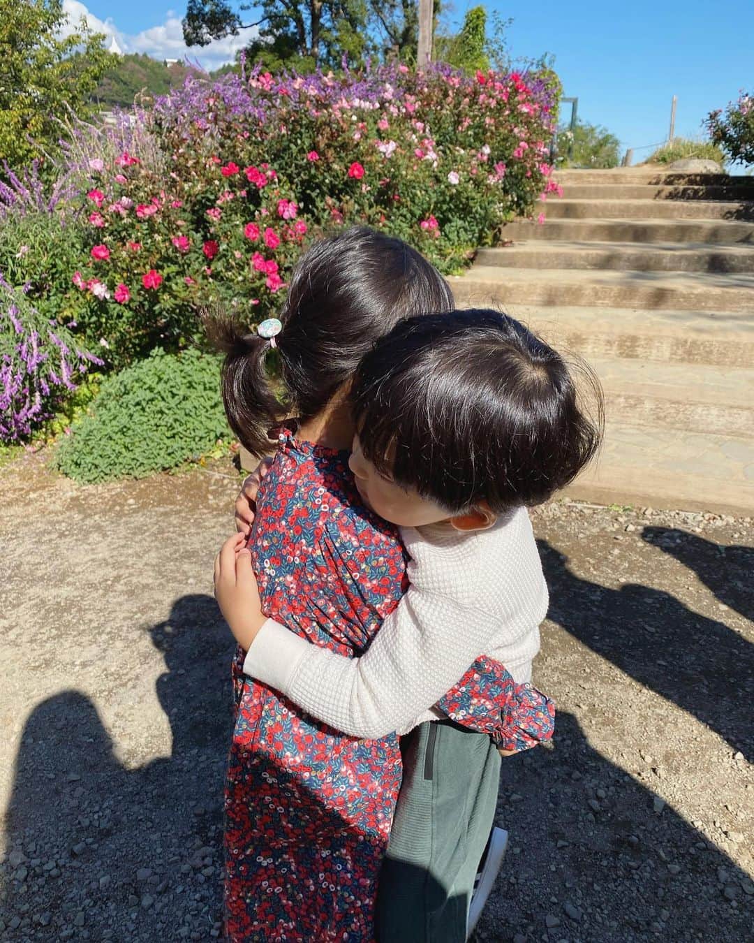 結花子さんのインスタグラム写真 - (結花子Instagram)「. 姉弟のように仲良く❤︎ 姉弟のように喧嘩しまくる❤︎ そんな2人が愛おしい❤︎ . #子供のいる暮らし  #最高 #幸せ　#ありがとう」11月10日 21時32分 - yukako_chupapi
