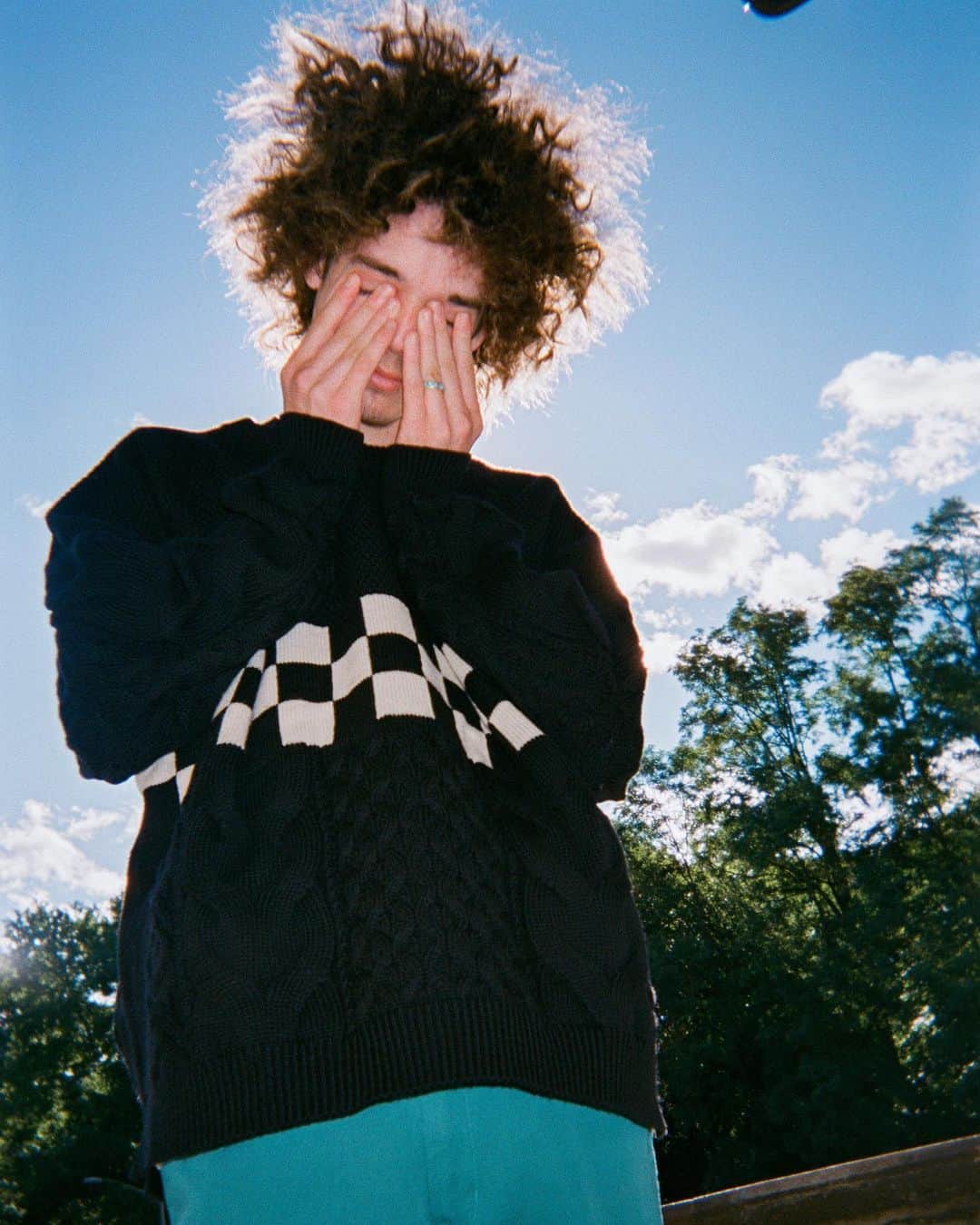のインスタグラム：「. VAINL ARCHIVE 2020 NYC PHOTOGRAPHY BY JIRO KONAMI for GRIND vol.101 AUTUMN／WINTER  Photo_Jiro Konami  Hair_Nero  Model_Atticus  Photo Assistant_Shimpei  Edit_Shuhei Kawada  #grind #grindmagazine #vainlarchive」
