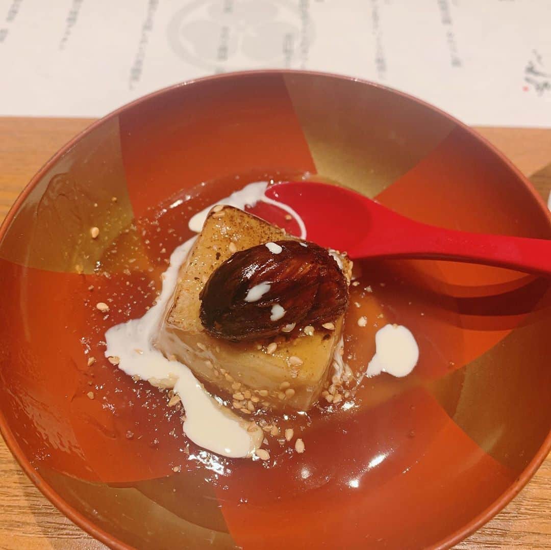 SPARAさんのインスタグラム写真 - (SPARAInstagram)「先月のくずし之助ディナー 焼栗豆腐みたらし餡 さつま芋といくらの飯蒸し 静岡牛ザブトンのカツレツ お造り 新銀杏と大黒しめじの茶碗蒸し 秋鮭の味噌グラタン 土瓶蒸し 新米と西京焼き シフォンケーキのデザートもいただきました♡♡♡ どれも絶品だけど最初の焼栗豆腐が美味しかった♡  @kuzushinosuke  #くずし之助  #浜松ディナー #亜子ログ」11月10日 21時31分 - spara_aco