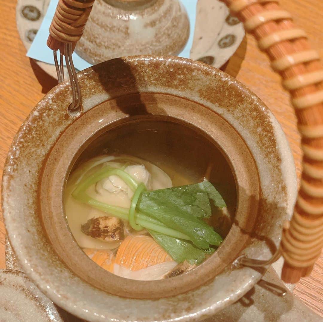 SPARAさんのインスタグラム写真 - (SPARAInstagram)「先月のくずし之助ディナー 焼栗豆腐みたらし餡 さつま芋といくらの飯蒸し 静岡牛ザブトンのカツレツ お造り 新銀杏と大黒しめじの茶碗蒸し 秋鮭の味噌グラタン 土瓶蒸し 新米と西京焼き シフォンケーキのデザートもいただきました♡♡♡ どれも絶品だけど最初の焼栗豆腐が美味しかった♡  @kuzushinosuke  #くずし之助  #浜松ディナー #亜子ログ」11月10日 21時31分 - spara_aco