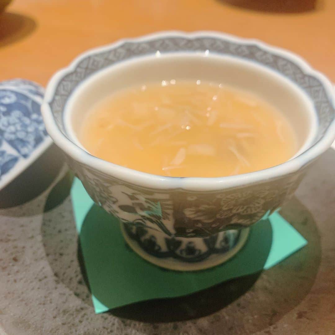 SPARAさんのインスタグラム写真 - (SPARAInstagram)「先月のくずし之助ディナー 焼栗豆腐みたらし餡 さつま芋といくらの飯蒸し 静岡牛ザブトンのカツレツ お造り 新銀杏と大黒しめじの茶碗蒸し 秋鮭の味噌グラタン 土瓶蒸し 新米と西京焼き シフォンケーキのデザートもいただきました♡♡♡ どれも絶品だけど最初の焼栗豆腐が美味しかった♡  @kuzushinosuke  #くずし之助  #浜松ディナー #亜子ログ」11月10日 21時31分 - spara_aco