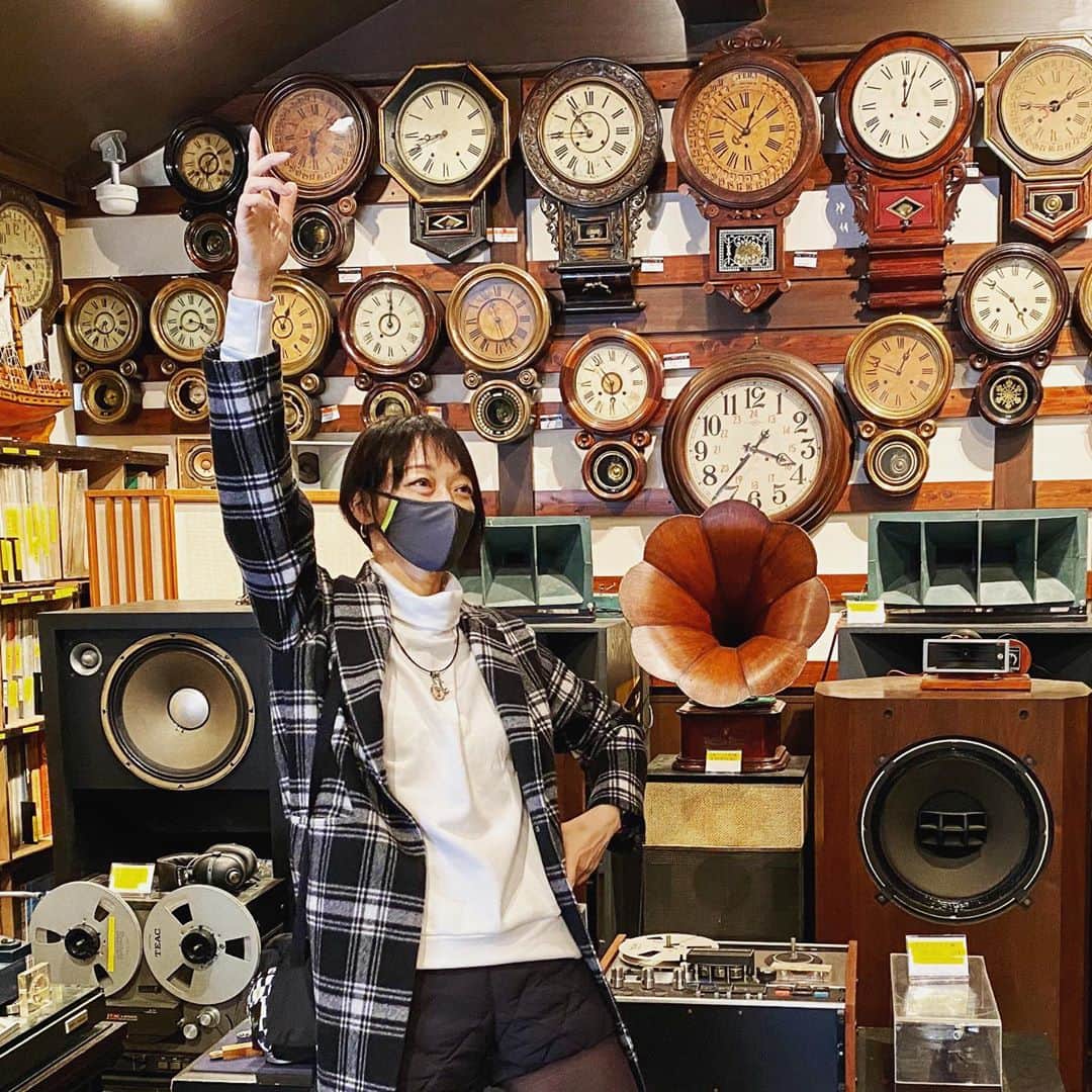 畑亜貴さんのインスタグラム写真 - (畑亜貴Instagram)「お菓子屋さんの2階に驚きの時計＆オーディオミュージアムが！展示に圧倒された後の、あまから団子美味しかったです。」11月10日 21時41分 - akihata.jp