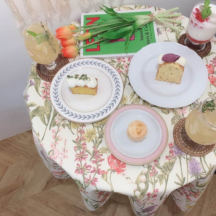 鈴木凪沙のインスタグラム：「お皿も選べるんだよ🥣🌿♡ #大阪カフェ」