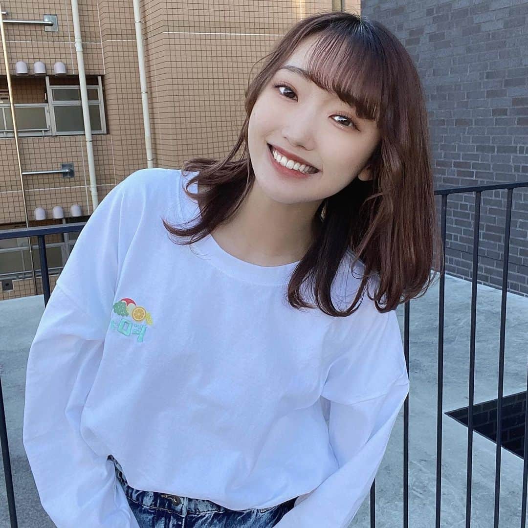 相澤瑠香のインスタグラム：「久々の投稿になってしまった、、😢 ロンT大好き。可愛いの買いました。袖にも飴がついてて良い🍬  #ロンt #white #spoon #秋 #smile #code #私服」
