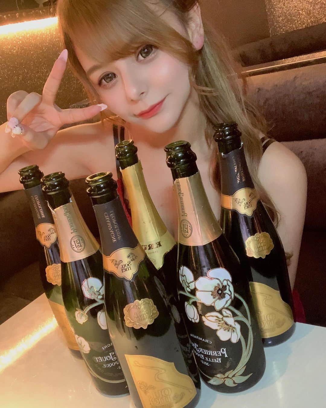 MIAのインスタグラム：「幸せでし🥺💙 . . . #キャバ嬢 #キャバクラ #歌舞伎町 #すすきの#ミナミ #中洲 #ダンサー  #ショーパブ  #プリティーウーマン #プリティーウーマンみあ」