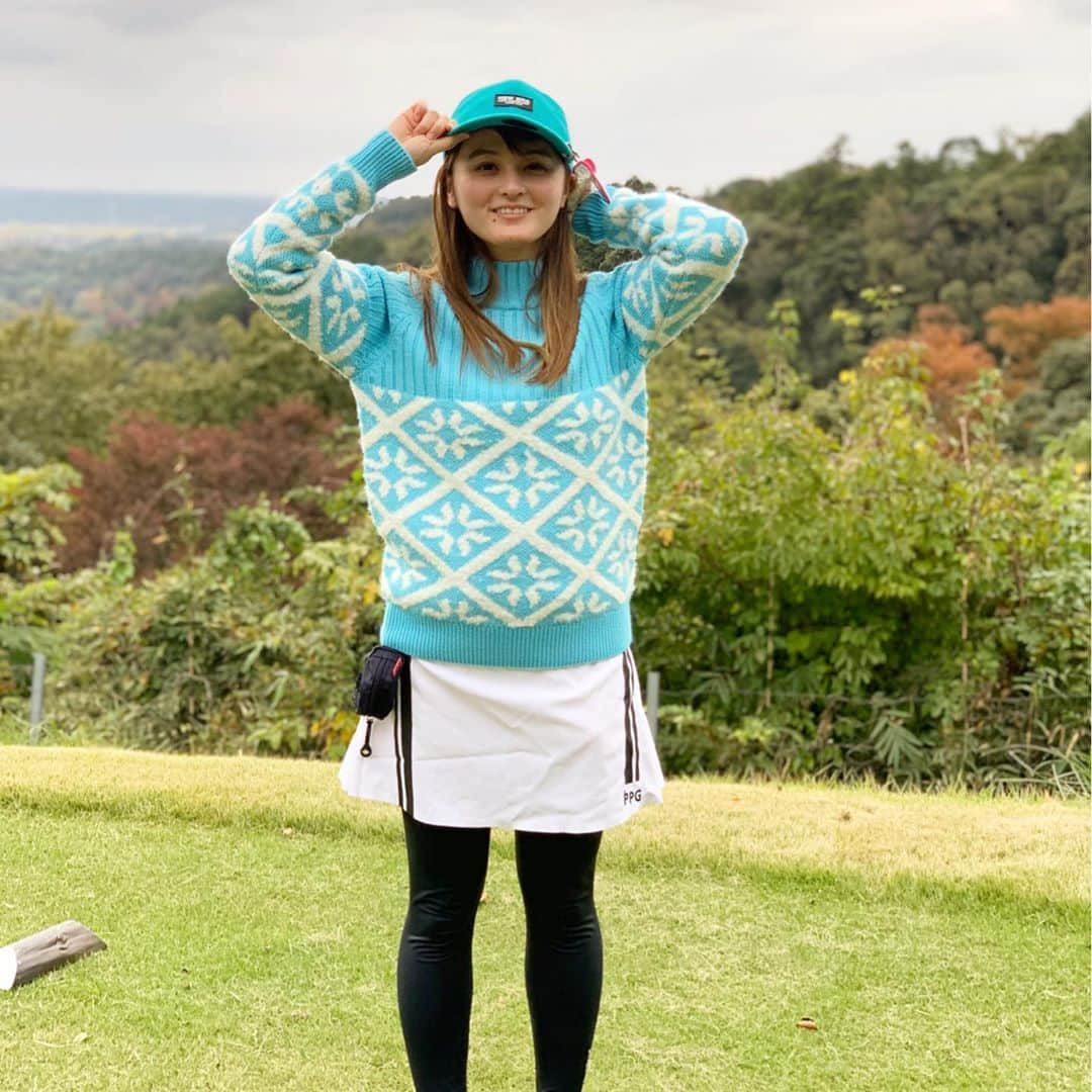 奥山夏織さんのインスタグラム写真 - (奥山夏織Instagram)「ゴルフウェアを久しぶりに新調❣️ブルーの#callawaygolf のニットと#newera の帽子✨ ・ ブルーブルーで心配だったけど、意外と可愛かった😍💓お気に入りに仲間入り♪ ・ #ぽっちゃり さん🐷向けにおすすめなゴルフウェア ひらひらのスカートのプリーツはニットとかもこもこしたトップスからチラッと見えると黒タイツとの相性がいいので足もちょっと細く見えますよ💓 ・・・ #ゴルフウェア #ゴルフウェアコーデ #golf #golf女子 #golfcoordinate #golfwear #ゴルフ女子 #ゴルフ女子コーデ #ゴルフ#ゴルフ日和 #ゴルフ好きな人と繋がりたい #🏌️‍♂️‍♀️ #⛳️ #ちゃぉりgolf #インスタゴルフ #インスタゴルフ女子」11月10日 21時40分 - okuyama_kaori