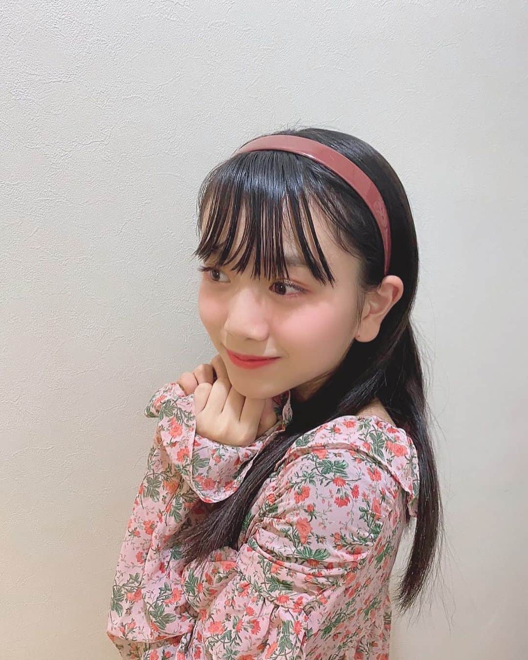 村田万葉のインスタグラム：「🌷 Cuugal本日発売です🌼 ・ 私は、帽子のヘアアレンジの紹介や、初めてのルームツアーなどなどしてます🥺 ・ ぜひぜひチェックしてください✨ ・ ・ 1.2枚目の写真関係なくてごめんなさい💦 #cuugal #キューガル #モデル #発売日」