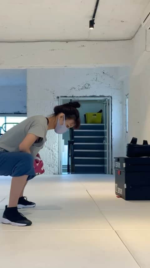 のインスタグラム：「現場等が重なり、行けなかったジムに久しぶりにやっと行けました🎶  #トレーニング #トレーニング女子  #キックボクシング #キックボクシング女子 #ボディメイク #フィットネス #ワークアウト  #ボディメイク女子 #フィットネス女子 #ワークアウト女子 #fitness #workout #bodymake #kickboxing」