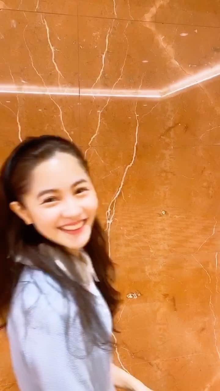 雪嶋桃葉のインスタグラム：「初　#リール　〜🥚 それではお勉強してきます〜 明日は水曜日〜週の真ん中〜 自分なりの幸せ見つけて笑顔で過ごしましょうね☺︎✌︎いぇい！」