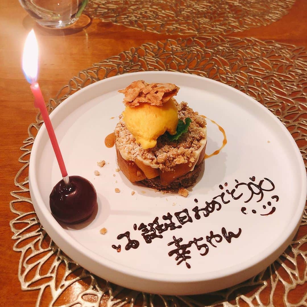 藤井日菜子さんのインスタグラム写真 - (藤井日菜子Instagram)「東大阪のサンクさんで、お祝いしていただきました💖弥生ちゃんありがとう💖 昨年もお誕生日ランチをいただき、おいしくてまた今年も食べられてとても幸せな誕生日です😻今日のメインのバームクーヘンを食べて育った滋賀県産の豚も、とてももっちりして柔らかくて甘くて、美味しかったなぁ💖 東大阪って美味しいお店色々ありますね😋 その後のお稽古も楽しくあっという間の1日でした💕 ありがとうございます💖  #Restaurant Cinq  #シェアオタニ のケーキも美味しいし お蕎麦屋さん粋人さんも美味しかったし。 湯葉の店も、美味しい店あるらしいのでチェックチェック😊  歳を重ねるごとに、人にも自分にも、優しく、愛を届けられる様に、素直に誠実に、生きていきたいと思う47歳です。感謝。」11月10日 21時47分 - hinakofuji