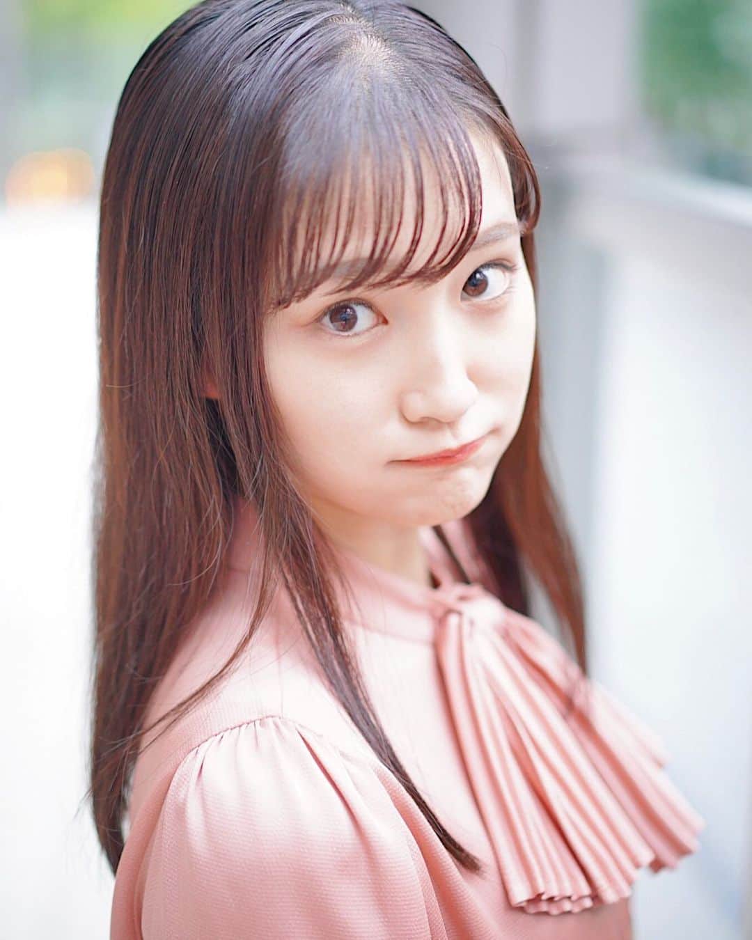 のインスタグラム：「❤︎ 🤭🤭🤭  . #青山学院大学 #女子大学生 #一眼レフ #ポートレート #ポトレ #被写体 #いいね返し #portrait #as_archive #portraitphotography #as_picture #portrait_mood」