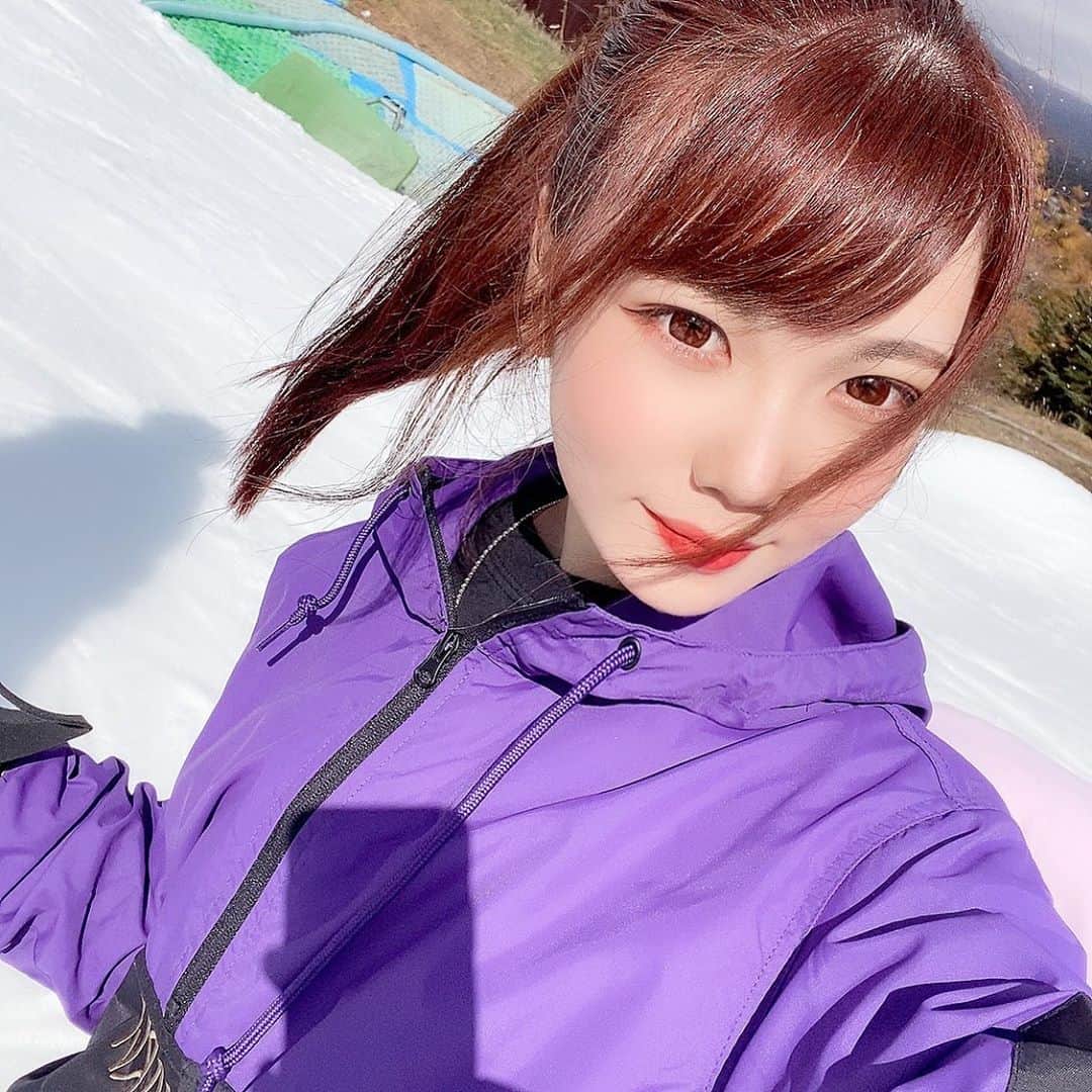 のインスタグラム：「«スノボ記録» 11月9日 2日目 軽プリ ・ 20歳のみんな❣️平日はリフト券無料なんだよ…これはスノボするしかなくない？！😳 ・ 有名な雪マジ以外にも、20歳無料リフト券って結構多いんだよ🤔私はいつもネットで「○○(ゲレンデの名前) 20歳」で調べて行ってるよ✌️ ・ いつかスノボしてみたいな〜思ってるそこの19歳.20歳☺️(ゲレンデによってはこの年齢以外も割引あったりする)今年は雪も期待されてるから、始めるなら今シーズン🏂🔥 ・ ・ ・  #スノボ #スノーボード #スノボー #スノボ女子 #スノボー女子 #スノーボード女子 #スノーボードウェア #スノボウェア #スノボ旅行 #Snowboarding #Snowboard #snowboardingtime #snowboardinggirl #軽井沢 #軽プリ #軽井沢プリンスホテルスキー場 #雪マジ #20歳 #カルスキ」