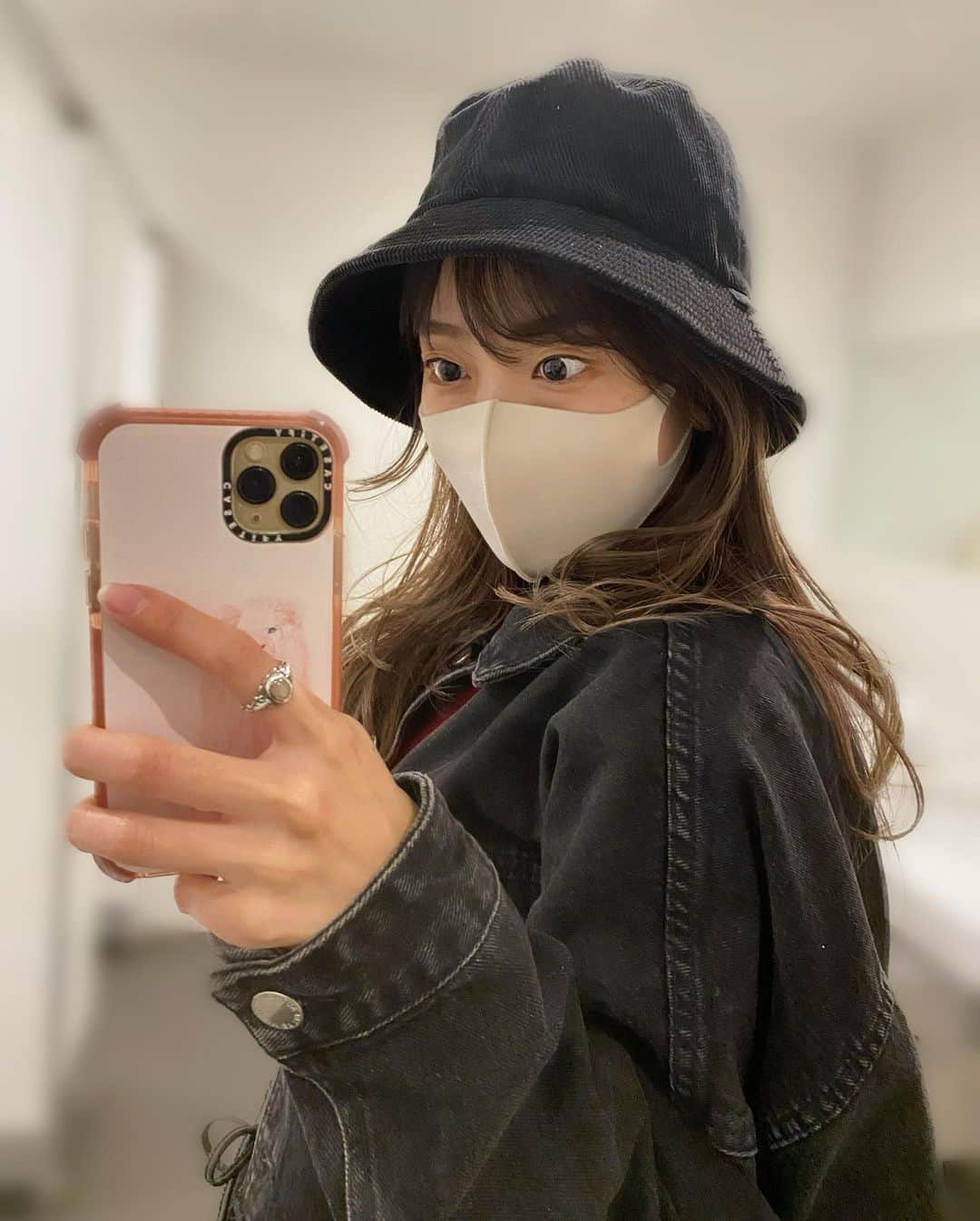 菜々香のインスタグラム：「パンツもジャケットもZARA 黒パンツ楽でかわよいね🩲🩲🩲🧥」