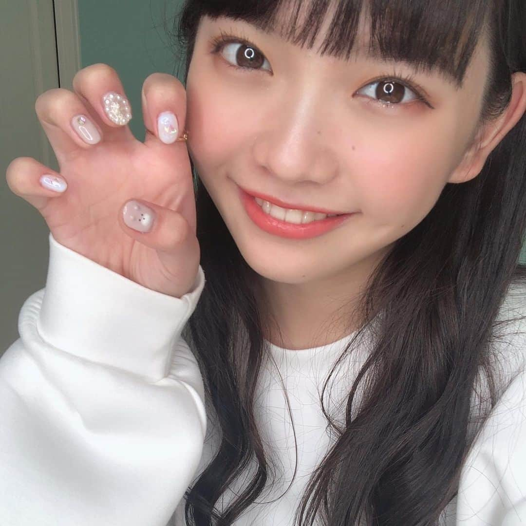 籾山ひめりさんのインスタグラム写真 - (籾山ひめりInstagram)「セルフネイル💅🏼 ・ 載せるのが遅くなっちゃったけど この間、2回目のセルフネイルに挑戦したぁ〜♡ かわいいって言ってもらえること多くて嬉しいのだ🥰 まだまだお勉強中✌️ ・ ・ ・ #お家ネイル  #セルフネイル  #かわいいネイル  #ラストアイドル」11月10日 22時02分 - momichan_hime