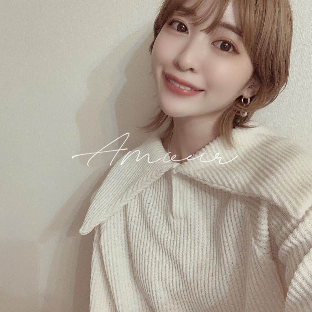 のインスタグラム：「. 今年もあと2ヶ月弱だなんて信じられるかい…あたしゃ信じられないよ… 週末はとうとうツアー！！初日！！地元！！郡山！！あげ〜🥰  p,s 最近は襟があるものが好き〜🕊🤍  #すぅ服 #unemansion」