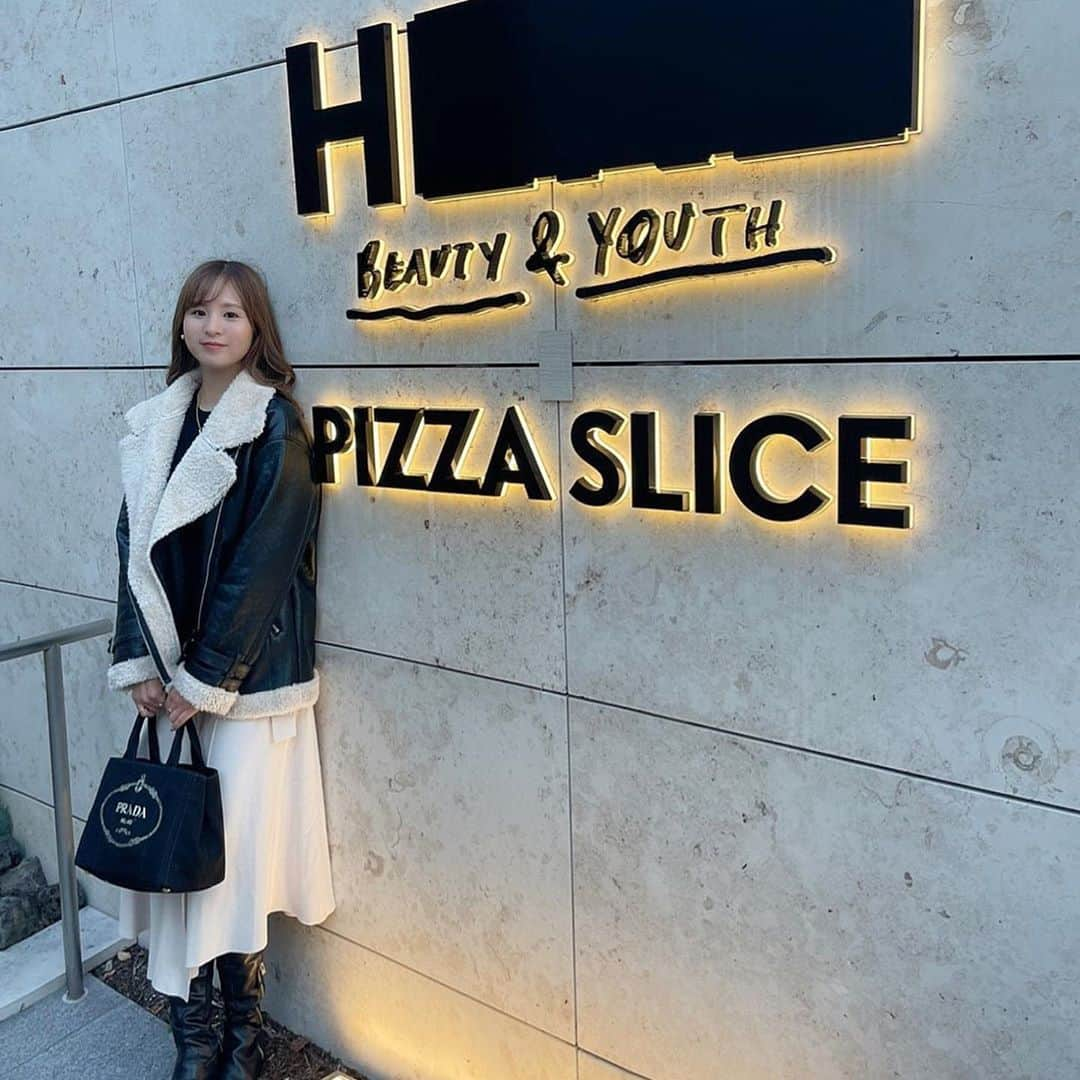 安田七奈さんのインスタグラム写真 - (安田七奈Instagram)「おっきいピザ美味しかった😋🍕  #pizzaslice #beautyandyouth   #安田七奈 #なーちゃ #レースクイーン #rq #ラウンドガール #グラビア #グラビアアイドル #グラドル #インスタグラビア#美乳 #ムチムチ #むちむち #セクシー #セクシー美女#wedssportracinggals #followme #japanese #japanesegirl #instagood #instalike #photooftheday #팔로우 #얼스타그램 #粉我 #非常好 ⠀ ⠀」11月10日 22時04分 - nana_yasuda