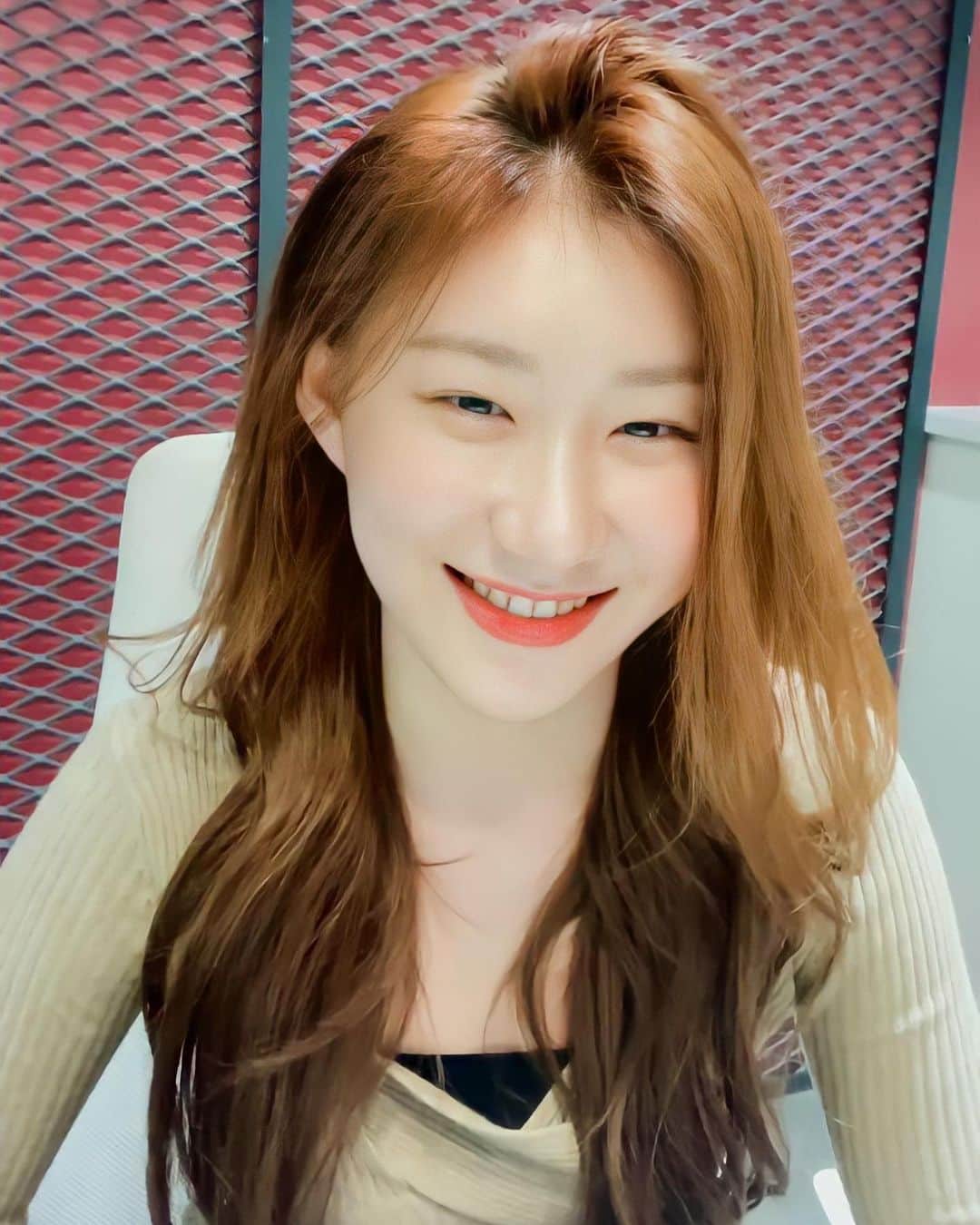 チェリョンのインスタグラム：「let your smile change the world, but don't let the world change your smile.💓」