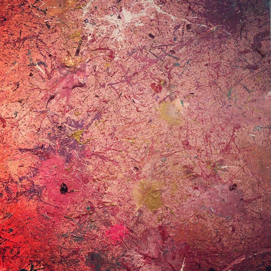 のインスタグラム：「"706" Solo Exhibition by Takayuki Matsumine. 2020.11.1〜11.12（11:00〜19:00）  脳内で色々考えたり、悪戯っ子のように遊んじゃったり、たまに心がドロドロしたり…  TAKAはそんな感情を美しく、カッコイイアート作品にしてしまうんだなぁ。  今回の個展はなんだかTAKAの『遊び場』のような空間になっていました。 生きている事に彩りを感じる空間。 だから、観ている自分も楽しかった。  やはりTAKAのアート（人生）は面白い。  @takaarts   #takayukimatsumine  #松嶺貴幸  #art #artist  #706 #個展」