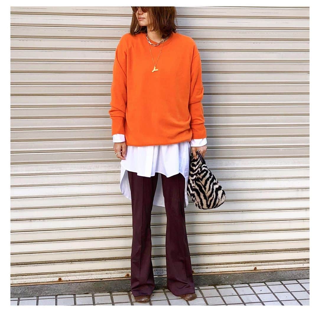 井関かおりさんのインスタグラム写真 - (井関かおりInstagram)「パンツは少しフレアーが新鮮！！ レイヤードしたい気分なので 　@newans.official のロングシャツが大活躍♡  tops: #gemini  shirts: #newans  pants: #maisonspecial  shoes: #bottegaveneta  bag: #avacation   #着回しコーデ」11月10日 22時14分 - isekikaori_kimawashi