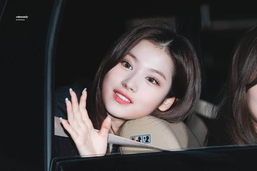 サナさんのインスタグラム写真 - (サナInstagram)「🥰 ーーーーーーーーーー Follow > @sana.twice.kr < . @twicetagram #TWICE#트와이스#ONCE#Sana#사나 #Nayeon#나연#Jeongyeon#정연#Momo#모모#Jihyo#지효#Mina#미나#Dahyun#다현#Chaeyoung#채영#Tzuyu#쯔위」11月10日 22時14分 - sana.twice.kr