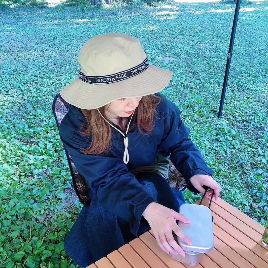木村ミサさんのインスタグラム写真 - (木村ミサInstagram)「🏕﻿ ﻿ 謎にドヤ顔すぎるんだけど﻿ この @workman_plus の﻿ プルオーバー、着やすくてキャンプのときに﻿ よく着てます🏕﻿ ポケットにたくさん入るので﻿ 入れまくってカンガルー化しちゃう🦘﻿ ﻿ ひたすらメスティン飯を検索する日々です﻿ ﻿ ﻿ ﻿ ﻿ #camp #daycamp #camping #campgear #workman #workmanplus #キャンプ #キャンプコーデ #キャンプ飯 #アウトドア #アウトドアコーデ #ワークマン女子 #ワークマン #ワークマンプラス #the northface #メスティン #メスティン飯 #キャンプギア ﻿#trangia #デイキャンプ #デイキャン」11月10日 22時23分 - misaxmas