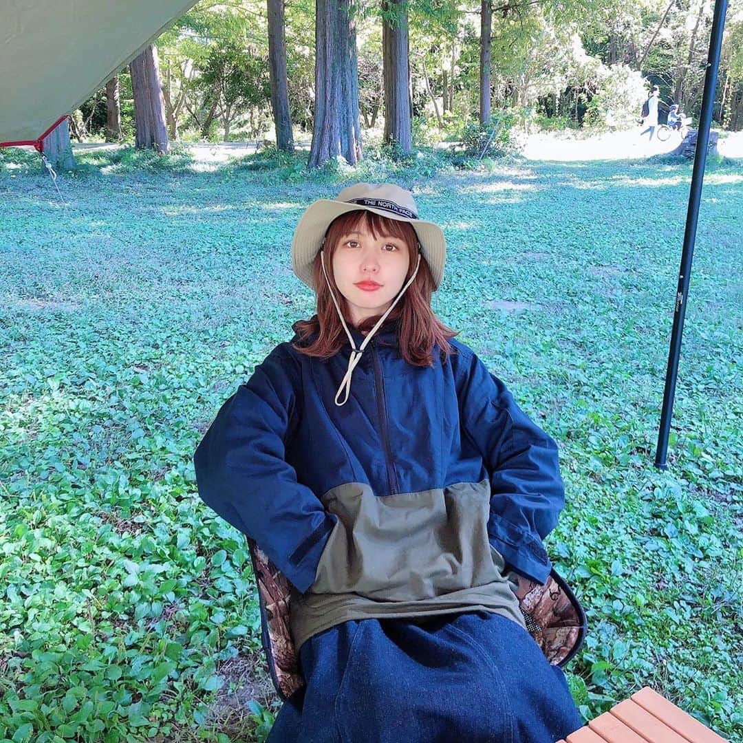 木村ミサのインスタグラム：「🏕﻿ ﻿ 謎にドヤ顔すぎるんだけど﻿ この @workman_plus の﻿ プルオーバー、着やすくてキャンプのときに﻿ よく着てます🏕﻿ ポケットにたくさん入るので﻿ 入れまくってカンガルー化しちゃう🦘﻿ ﻿ ひたすらメスティン飯を検索する日々です﻿ ﻿ ﻿ ﻿ ﻿ #camp #daycamp #camping #campgear #workman #workmanplus #キャンプ #キャンプコーデ #キャンプ飯 #アウトドア #アウトドアコーデ #ワークマン女子 #ワークマン #ワークマンプラス #the northface #メスティン #メスティン飯 #キャンプギア ﻿#trangia #デイキャンプ #デイキャン」