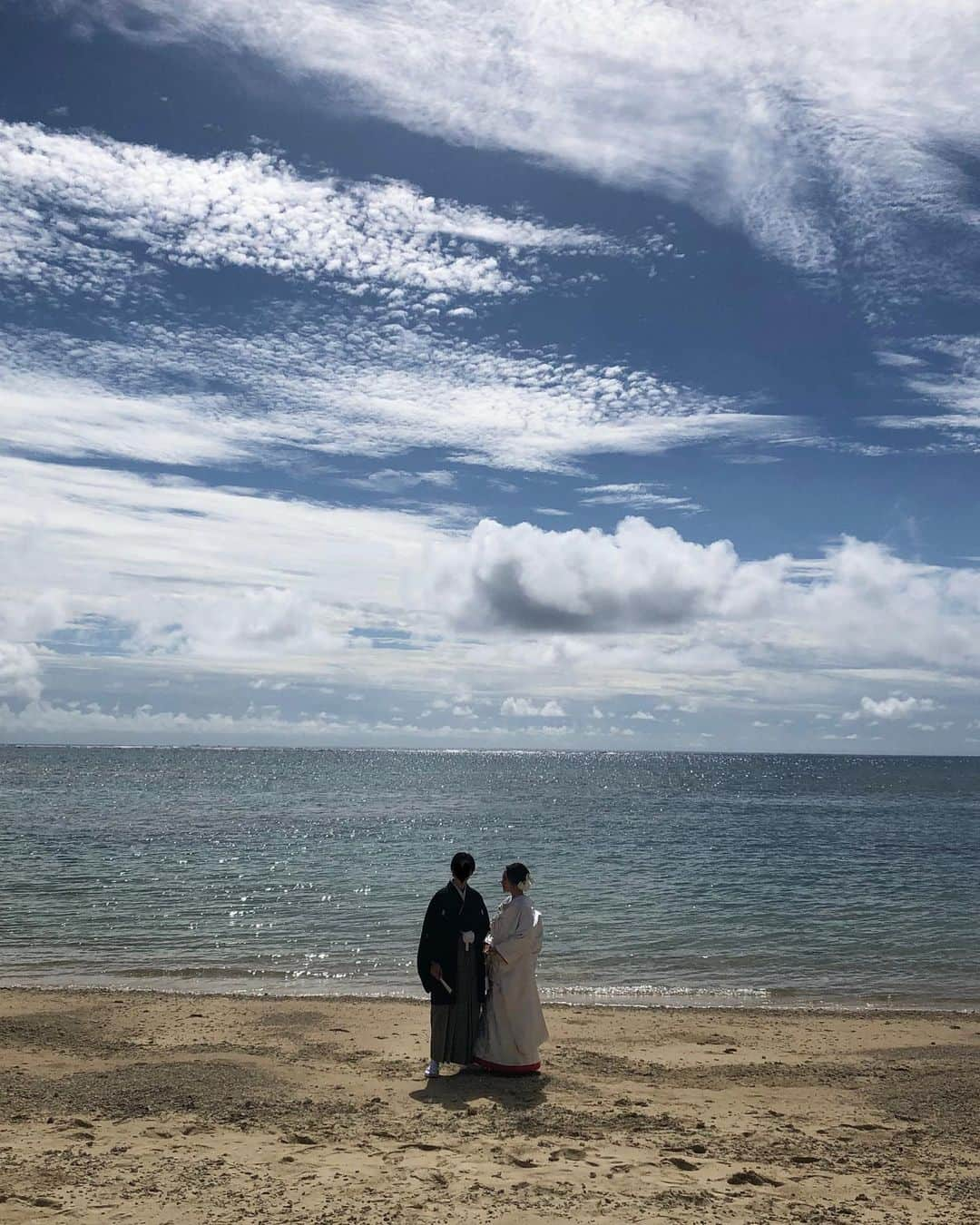 加藤るみさんのインスタグラム写真 - (加藤るみInstagram)「🐚 少しずつ結婚式のことについて書いていきますね。 場所は、百名伽藍さんで。 前に旦那と泊まりに来た時、ふたりともとっても気に入って♡ ここで結婚式したいね☺️と、即決しました。笑 景色、お部屋、お料理、おもてなし、何もかもが素敵なお宿✨ 家族にも来てもらいたいねーと話していて、 予想通りみんなが喜んでくれて本当によかったです🌺 ． @hyakunagaran.resort  @garanwedding」11月10日 22時33分 - rumicinema