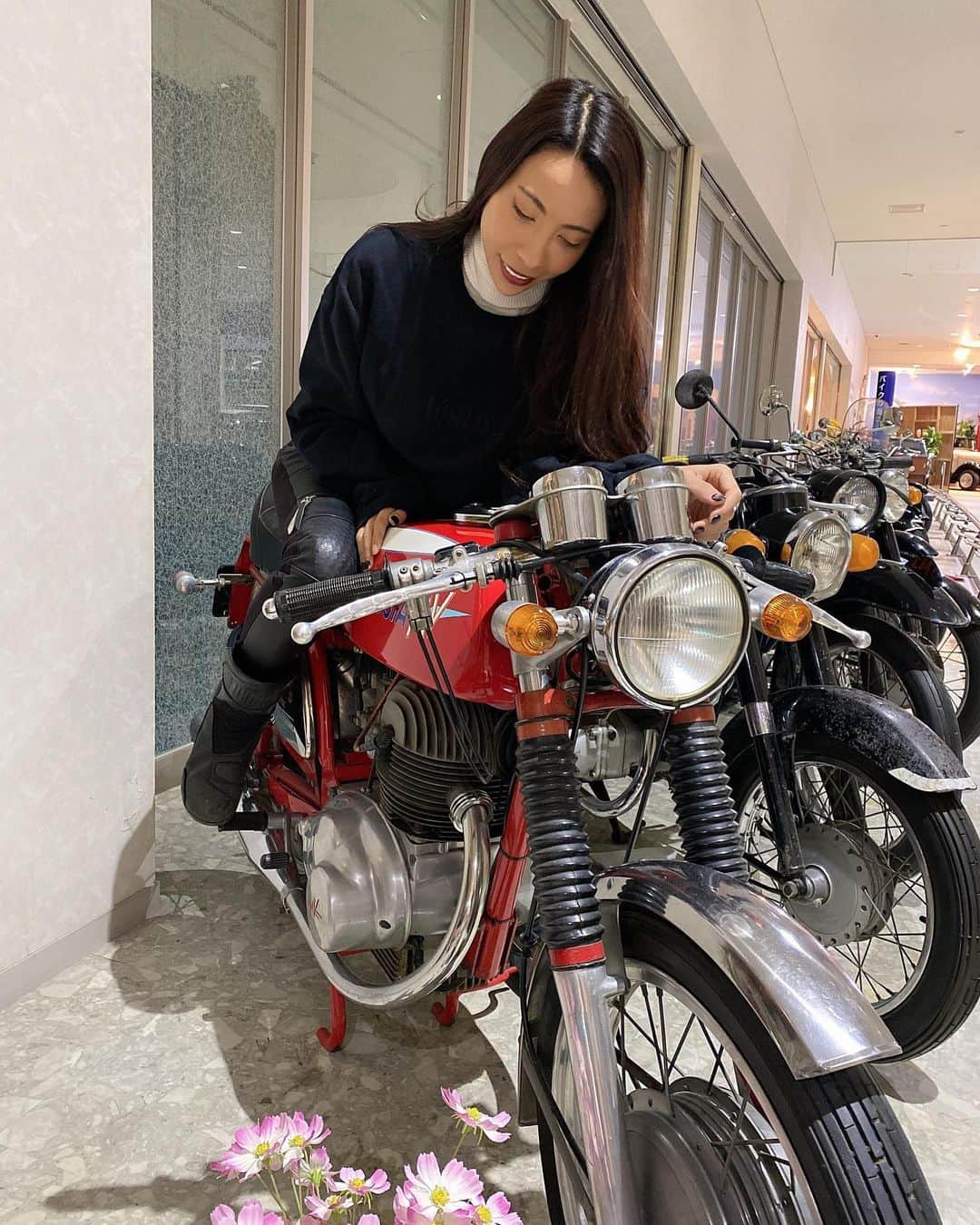 CAMIRAさんのインスタグラム写真 - (CAMIRAInstagram)「めちゃagustaかわいい〜🤣日本自動車博物館で許可をもらって抱きついて跨らせて頂きましたっ😭❣️最高でした🤤 #日本自動車博物館#アグスタ#mvagusta#バイク女子#バイクが好きだ」11月10日 22時34分 - camila.528