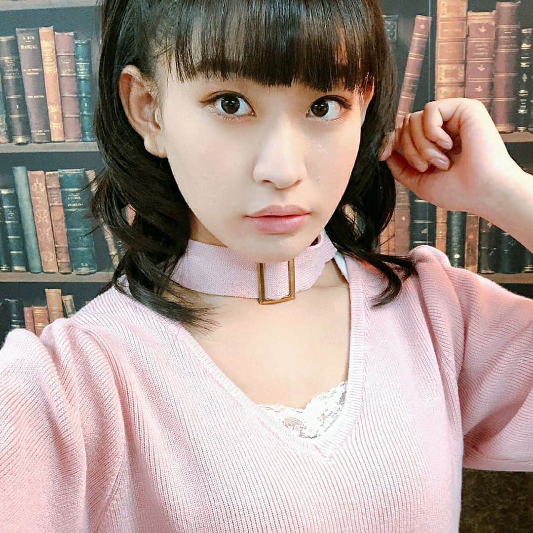 根岸可蓮さんのインスタグラム写真 - (根岸可蓮Instagram)「🐻 「くまクマ熊ベアー」 最強装備のクマ！🧸 最強に可愛い主人公！✨ アニメ進むにつれてかれん的に想像してたのと違った！ ある意味異世界転生ものでした💭 モンスターと戦うお話👀 主人公ユナちゃんは元々廃人ゲーマーで 観た感じ、お金持ちだけど部屋が質素🤔 ある日いつも通りゲームにログインすると 何故かクマの完全装備を渡されいつもと違う世界に行ってしまいました🤭 そこはゲームのようで現実の世界 異世界に降りたっていました💭 そこではユナちゃんはすごく大活躍で どんなに難しいクエストも らくらくクリアしてしまいます🐻 この世界でフィナちゃんという女の子に出会い ユナちゃんは敵を倒し、フィナちゃんはそれを解体する 2人はパートナーになります☺️ くまクマ熊ベアーのエンディング曲 「あのね。」がすごく可愛い🥰 ユナちゃん本人が歌ってるんだ〜🥳 今期アニメなのでぜひ ※ ※ ※ #たこやきレインボー #たこ虹 #tacoyakirainbow #taconiji #根岸可蓮 #れんれん #Renstagram #アニメ好き #蓮アニメ #kawaii #fashion #jfashion #follow #followme #instagood #れんれんドキドキでーす」11月10日 22時32分 - negishikaren_official