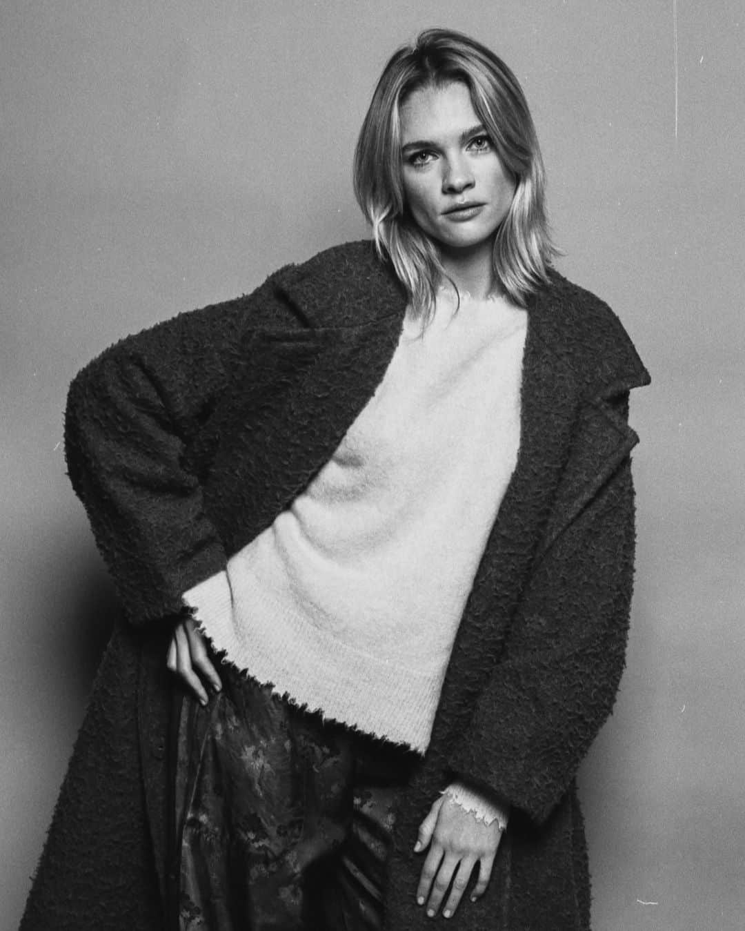 レクレルールのインスタグラム：「Don't be shy and say Hi! Our doors are temporarily closed but the e-shop is up and running 🚀 Feel free to contact us in DM or email for any request.  Shaggy coat I wool mix jumper I wide-leg trousers by Uma Wang  #Leclaireur #LeclaireurHerold #conceptstore #womenfashion #umawang #aw20 #35mm」