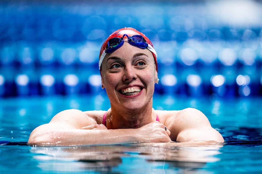 フェムケ・ヘームスケルクのインスタグラム：「Cheesing hard after another great win for the team @energystandard 🔴🔵⚡!!!  Tonight we will hear the draw for the semi-finals. 🤩 Time to recover the body and mind the next couple of days 🧘‍♂️ . . . #ISL2020 #AquaPower #SayCheese 📸 : @minekasapoglu」