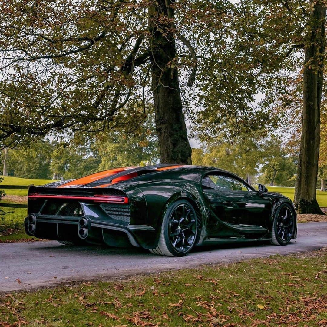 CARLiFESTYLEさんのインスタグラム写真 - (CARLiFESTYLEInstagram)「P1 LM or Chiron Super Sport? Photos by @staeldo #carlifestyle」11月10日 22時52分 - carlifestyle