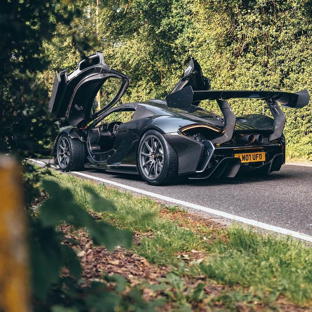 CARLiFESTYLEさんのインスタグラム写真 - (CARLiFESTYLEInstagram)「P1 LM or Chiron Super Sport? Photos by @staeldo #carlifestyle」11月10日 22時52分 - carlifestyle