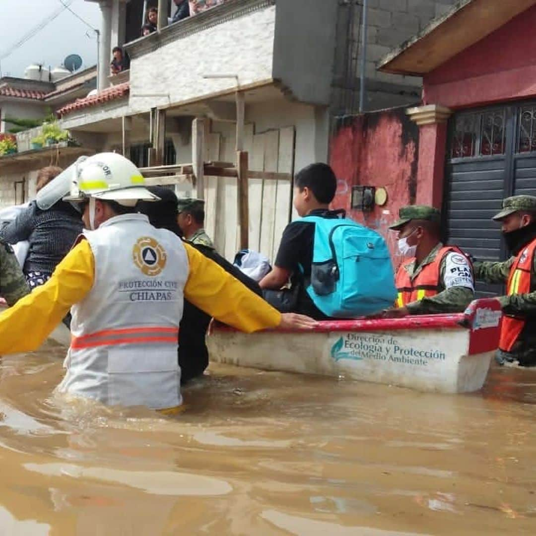 アメリカ・フェレーラさんのインスタグラム写真 - (アメリカ・フェレーラInstagram)「My mother country, Honduras, has been devastated by Hurricane Eta. This is the aftermath of the storm from Southern Mexico to Panama.  Millions of people throughout the region have lost everything. Hundreds of thousands of families and children are now without access to essential health services in the midst of an uncontrolled pandemic. It’s absolutely heartbreaking and our help is desperately needed. Below are some organizations that are helping the people and countries affected by this crisis.  Please donate or spread the word to get people the help they need to recover. More info in my Story. #hurricaneeta  #honduras   @globalgiving @americanredcross  @operacionfrijol @humanityandhope」11月10日 22時47分 - americaferrera