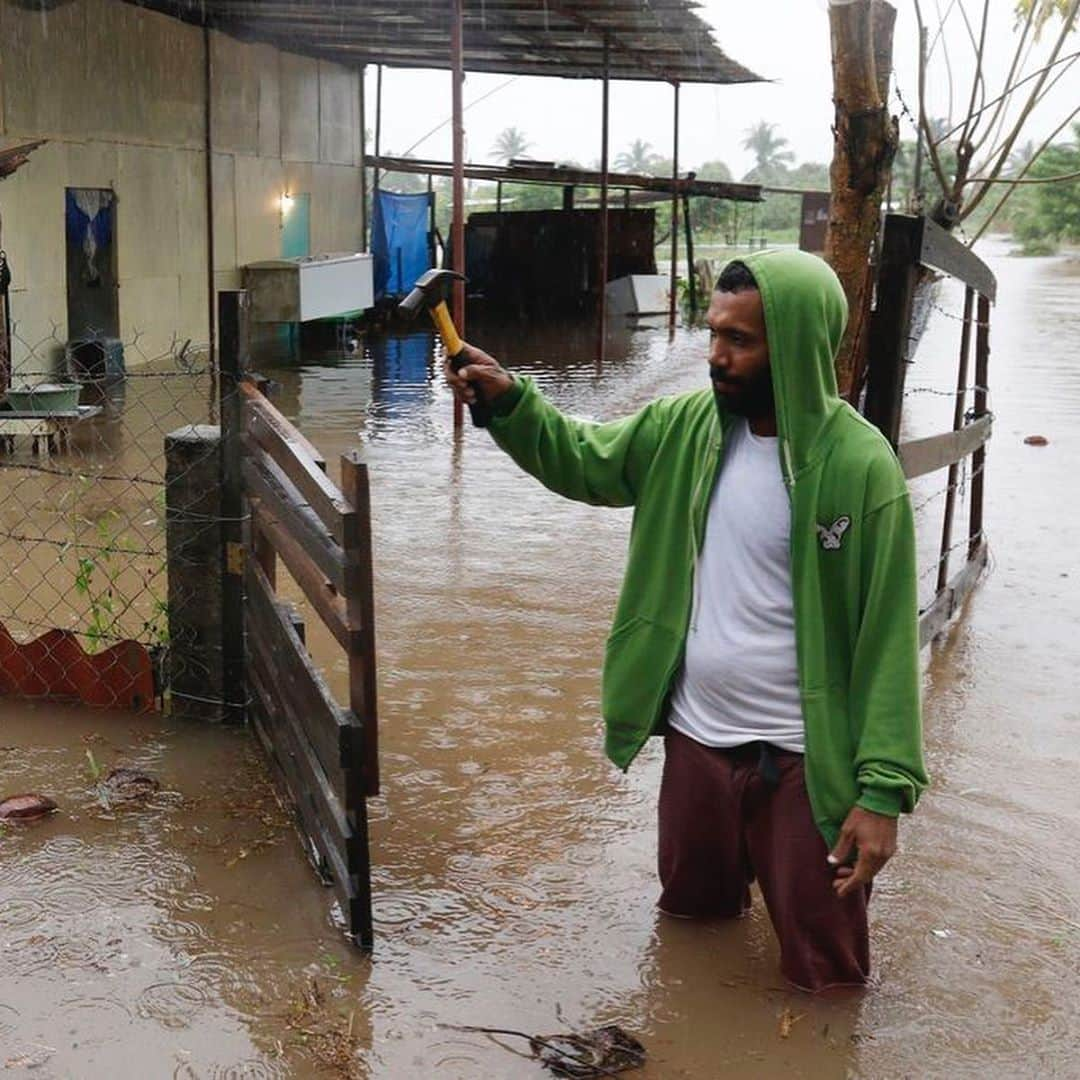 アメリカ・フェレーラさんのインスタグラム写真 - (アメリカ・フェレーラInstagram)「My mother country, Honduras, has been devastated by Hurricane Eta. This is the aftermath of the storm from Southern Mexico to Panama.  Millions of people throughout the region have lost everything. Hundreds of thousands of families and children are now without access to essential health services in the midst of an uncontrolled pandemic. It’s absolutely heartbreaking and our help is desperately needed. Below are some organizations that are helping the people and countries affected by this crisis.  Please donate or spread the word to get people the help they need to recover. More info in my Story. #hurricaneeta  #honduras   @globalgiving @americanredcross  @operacionfrijol @humanityandhope」11月10日 22時47分 - americaferrera