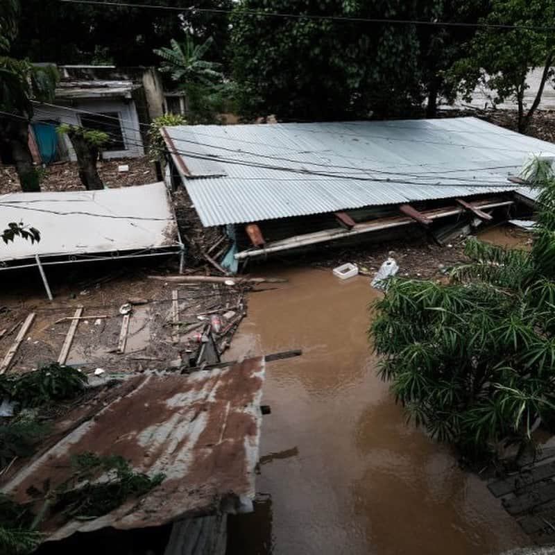 アメリカ・フェレーラさんのインスタグラム写真 - (アメリカ・フェレーラInstagram)「My mother country, Honduras, has been devastated by Hurricane Eta. This is the aftermath of the storm from Southern Mexico to Panama.  Millions of people throughout the region have lost everything. Hundreds of thousands of families and children are now without access to essential health services in the midst of an uncontrolled pandemic. It’s absolutely heartbreaking and our help is desperately needed. Below are some organizations that are helping the people and countries affected by this crisis.  Please donate or spread the word to get people the help they need to recover. More info in my Story. #hurricaneeta  #honduras   @globalgiving @americanredcross  @operacionfrijol @humanityandhope」11月10日 22時47分 - americaferrera