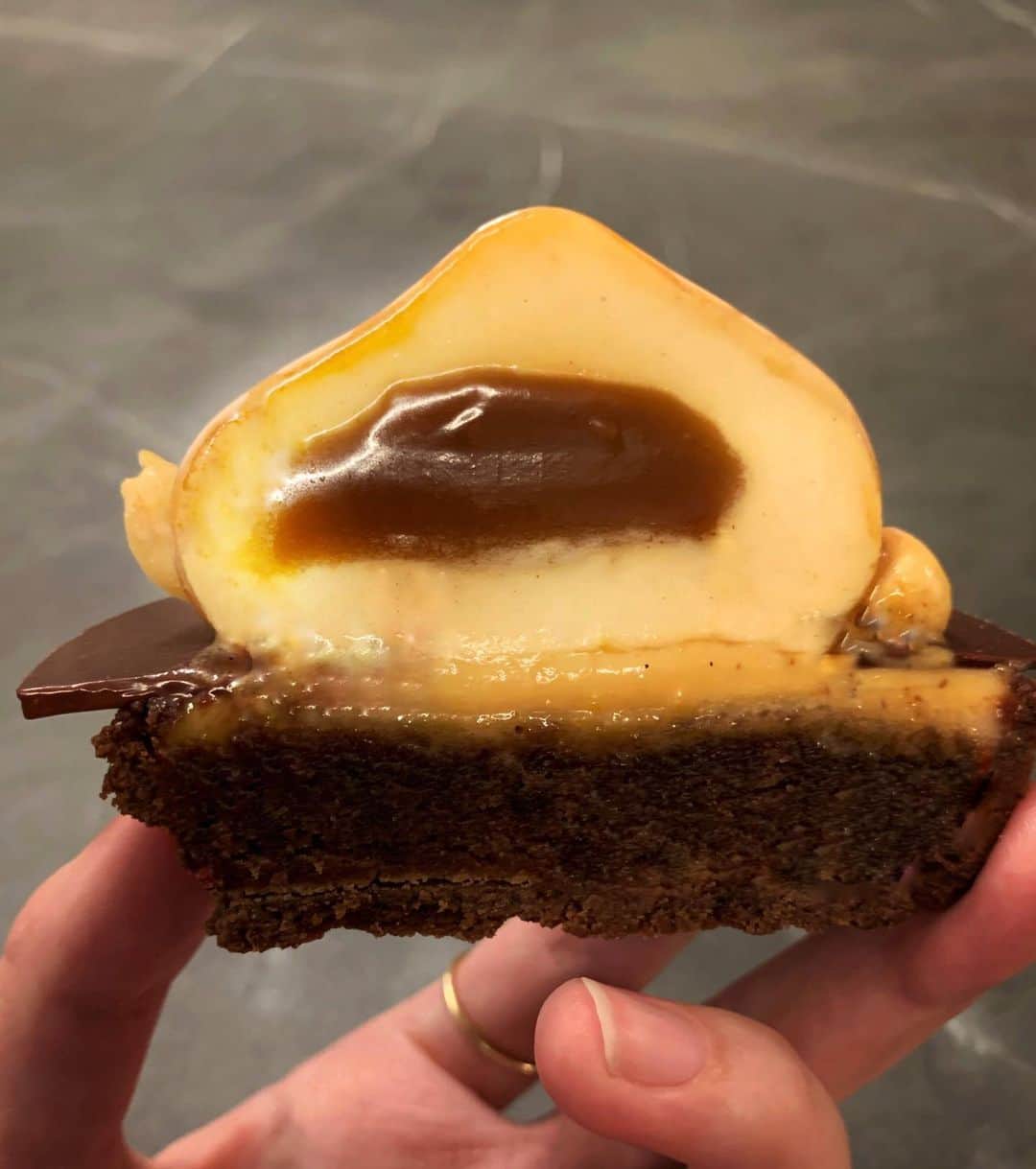 DOMINIQUE ANSEL BAKERYさんのインスタグラム写真 - (DOMINIQUE ANSEL BAKERYInstagram)「The center of our peanut butter caramel drop. 😍」11月11日 4時22分 - dominiqueansel