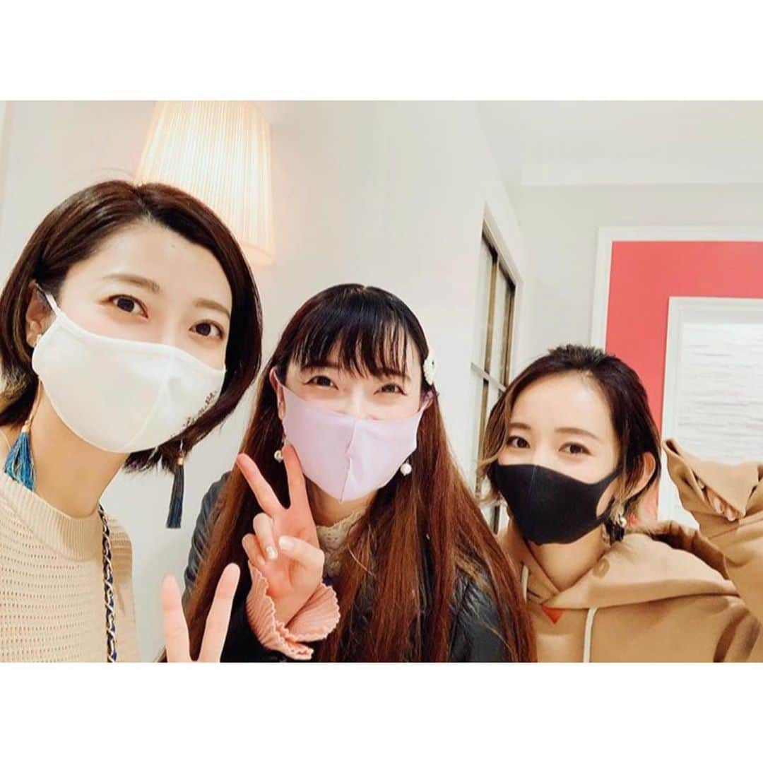 咲希あかねさんのインスタグラム写真 - (咲希あかねInstagram)「宝塚にいた時からのご縁。 退団してから“宝塚”という事で繋がっていくご縁。  そして、常に笑いの絶えない時間✨ 幸せだなぁ😊  店頭まで会いに来て下さったり、ご連絡下さった方々…嬉しかったです❤️ ありがとうございました！  #宝塚 #宝塚og #花組 #月組 #雪組 #星組 #宙組  #91期 #同期」11月10日 23時01分 - akane_saki