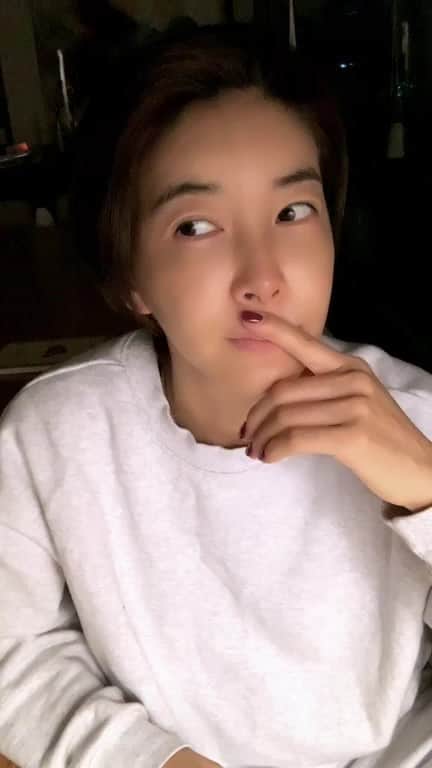 チン・ソヨンのインスタグラム：「미주알고주알」