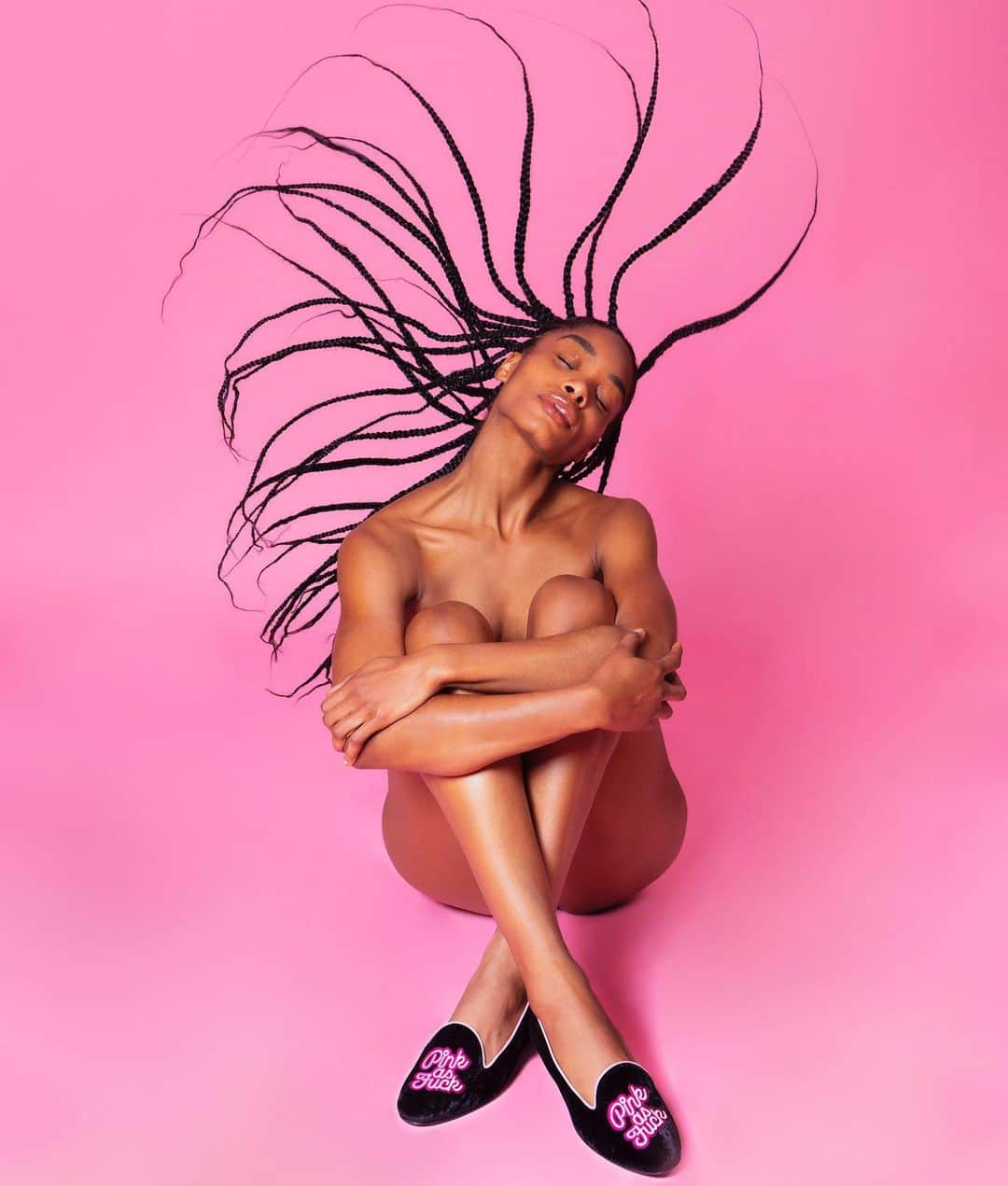 ブライアンアトウッドさんのインスタグラム写真 - (ブライアンアトウッドInstagram)「The Electrifying @tihendricks photographed by @harolbaezstudio for my collaboration with @scarosso @pietronolita to help raise $$$ for Breast Cancer. To purchase PAF velvet slippers go to link in my Bio.  Makeup: @sooparkmakeup Hair: @benskervin」11月10日 22時54分 - brian_atwood