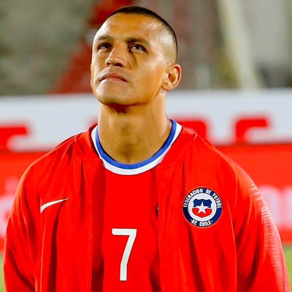 アレクシス・サンチェスのインスタグラム：「CHILE ⚽️」