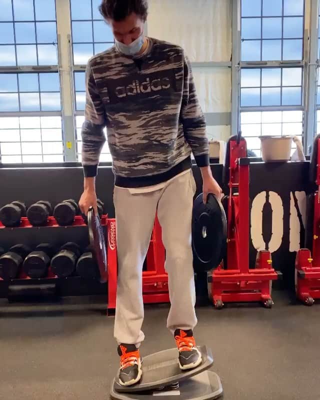 ダニーロ・ガリナリのインスタグラム：「1️⃣ Steady 2️⃣ Balance 3️⃣ Catch 😅 And repeat! #Training」