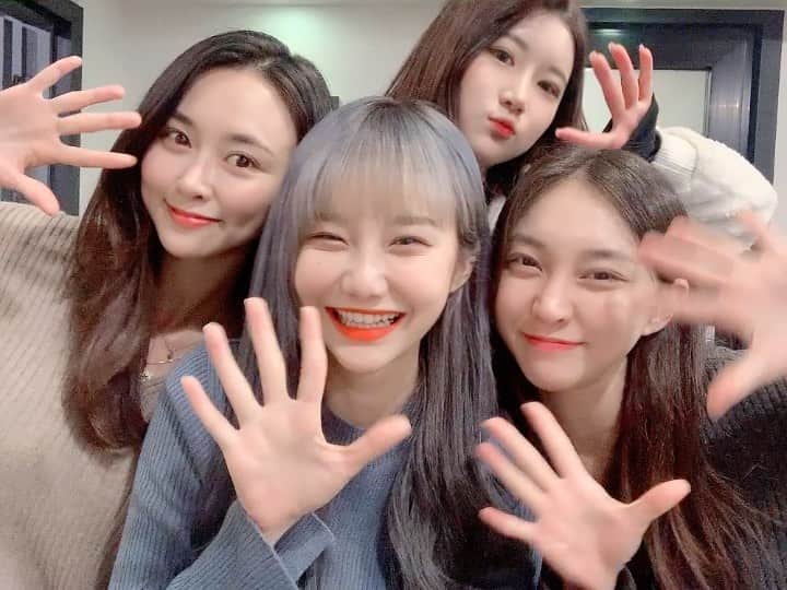 ホ・ヨンジュ のインスタグラム：「✨New project✨  #크리에이터#프로젝트#겨울 @iamsongjour @sia_jiwoo @_lovely_dew @good7919」
