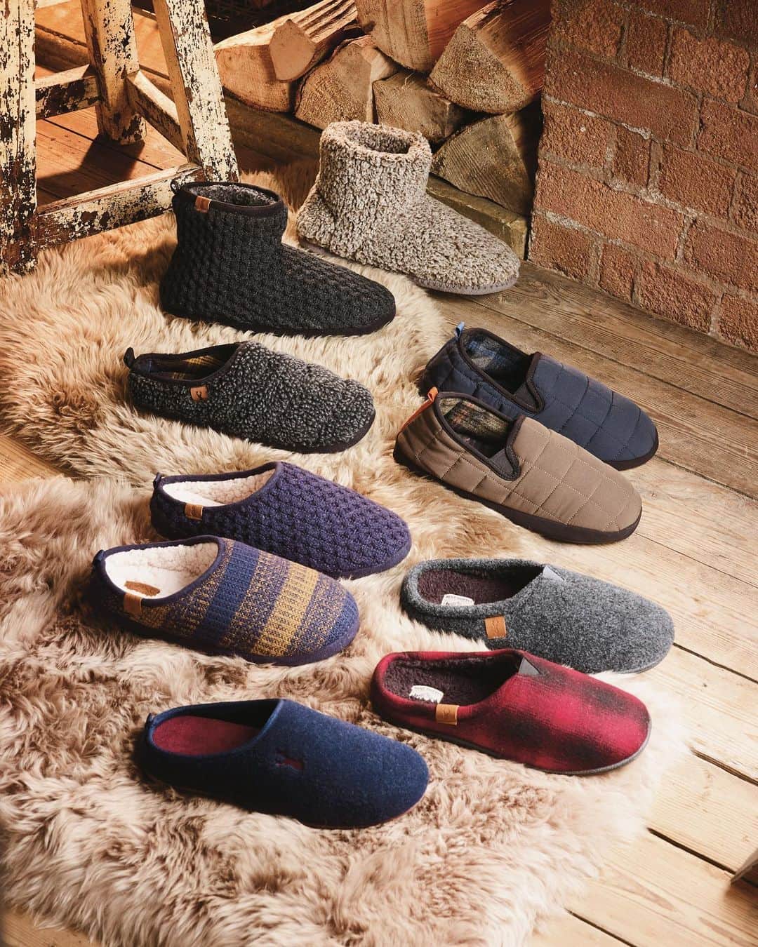 のインスタグラム：「The 2020 footwear essentials 😆 Make lockdown 2.0 even cosier than the last. Tap to shop. 🔎Fluffy: 299-065 Red Check: 231-652 Padded Close Back: 906-599 Knitted: 258-752 Stripe: 218-399. #nextmens #nextmenswear」