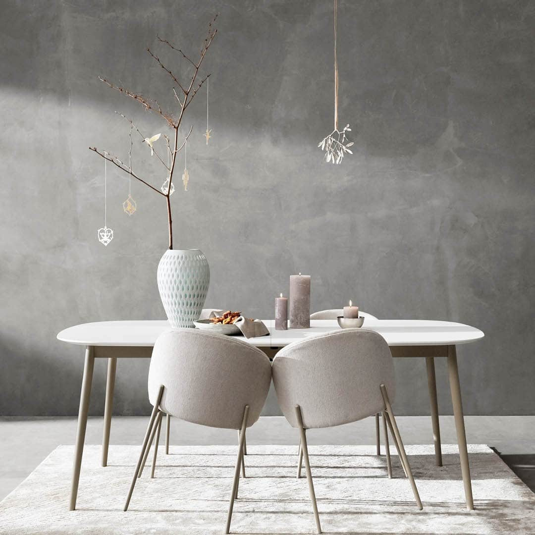 BoConceptさんのインスタグラム写真 - (BoConceptInstagram)「Great design brings people together. Find out how with our dining designs and inspiration for a memorable Christmas. Link in bio.  Kingston table from £1,099  Princeton chair from £424  Rainfall vase £149  #boconcept #liveekstraordinaer #dining #diningroom #diningtable #interiordesign #danishdesign」11月10日 23時15分 - boconcept_official