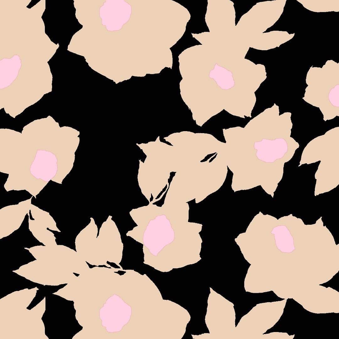 マリメッコのインスタグラム：「Introducing our latest pattern crush: Jäärouva, the Lady of the Cold, a new Aino-Maija Metsola pattern adorning this season’s most versatile pieces. Aino-Maija was inspired by the idea of a simple color palette and sturdy shapes. #marimekko」