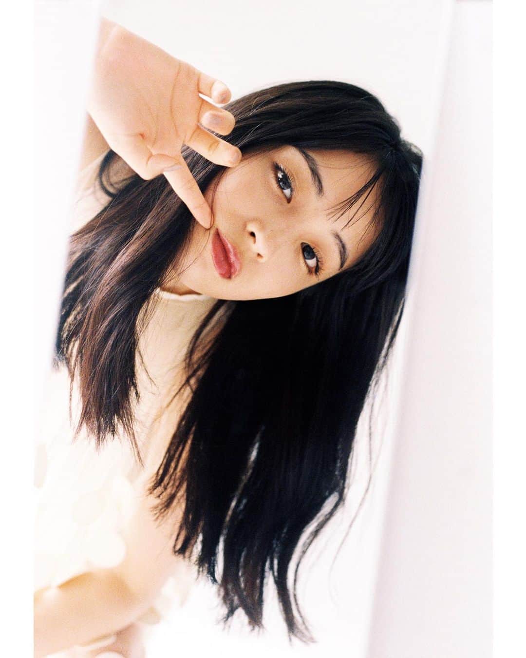 モーガン茉愛羅のインスタグラム：「Suzu Hirose 2021 calendar 🦋🦋」