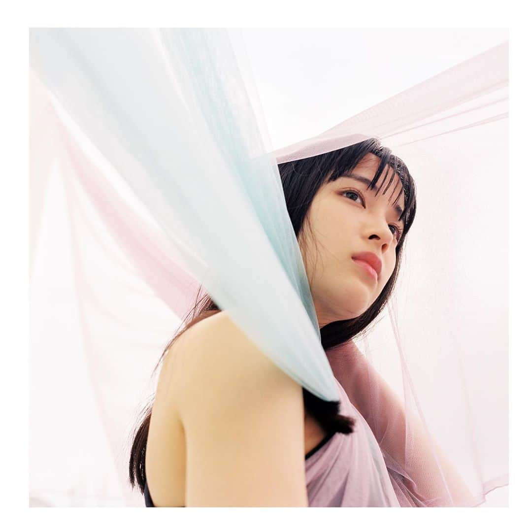 モーガン茉愛羅のインスタグラム：「Suzu Hirose 2021 calendar 🦋🦋」